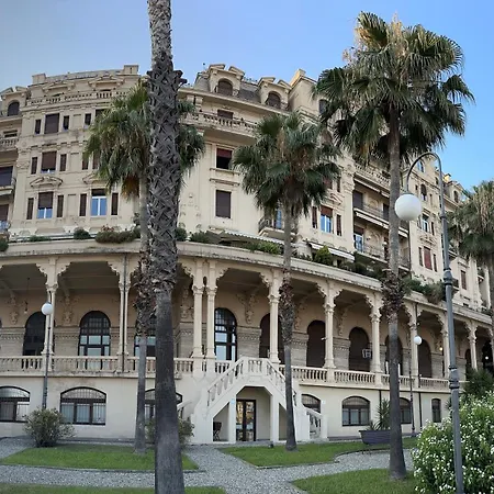 Malibu Miramare Apartment